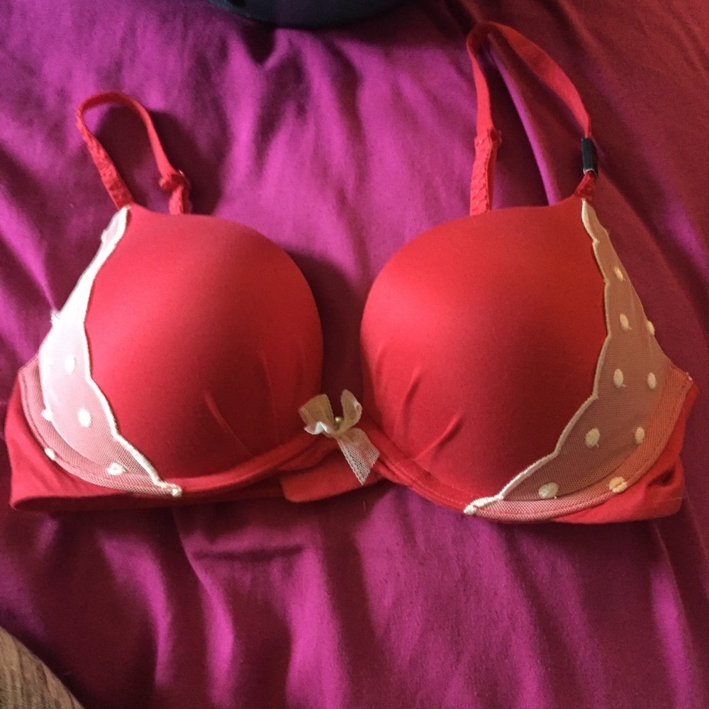 Victoria's Secret bombshell bra 34c NWT
